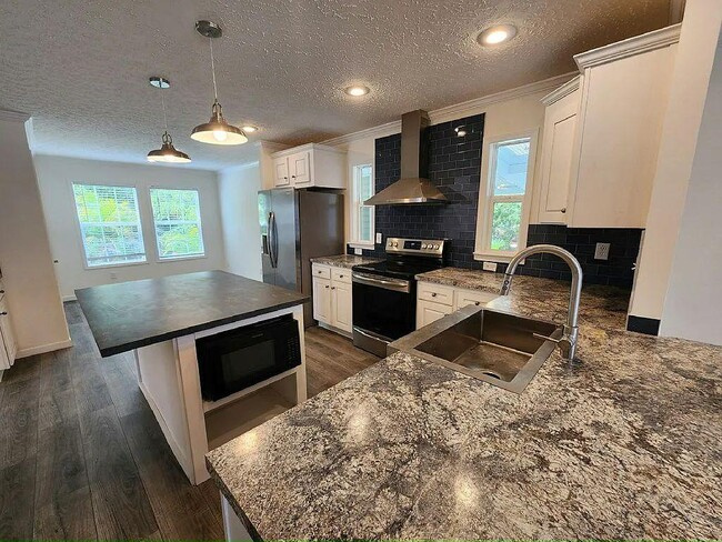 Primary Photo - 164 Eland Dr