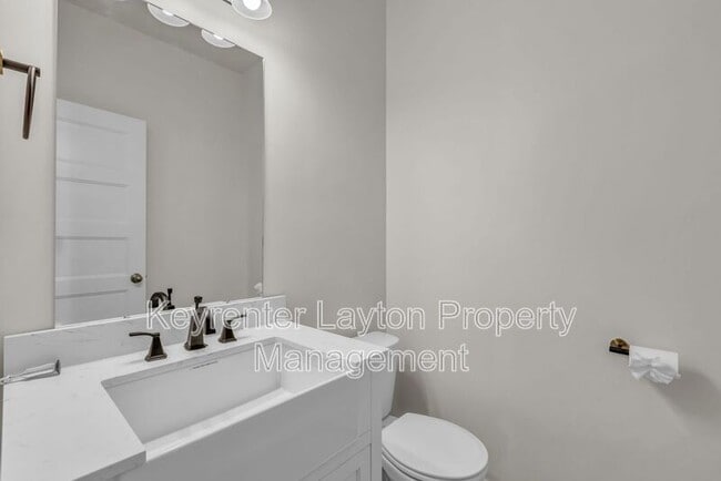 Building Photo - 955 N 800 E