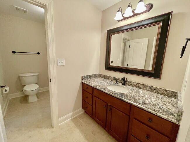 Building Photo - 4 Bed, 2 Bath Nest With Pool In Mariner's Pointe