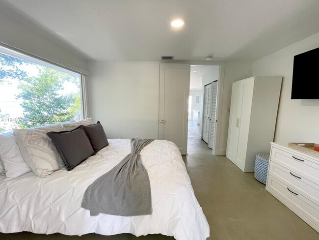 Building Photo - 96180 Overseas Hwy