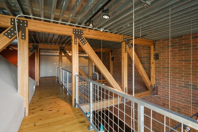 Building Photo - 300 Hamilton St