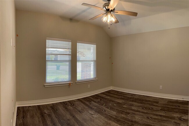 Building Photo - 704 Tippit Ln