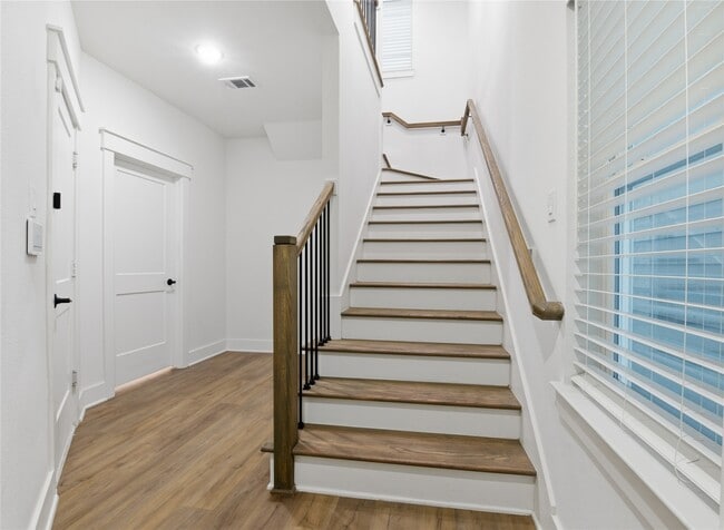 Building Photo - 1243 W 23rd St