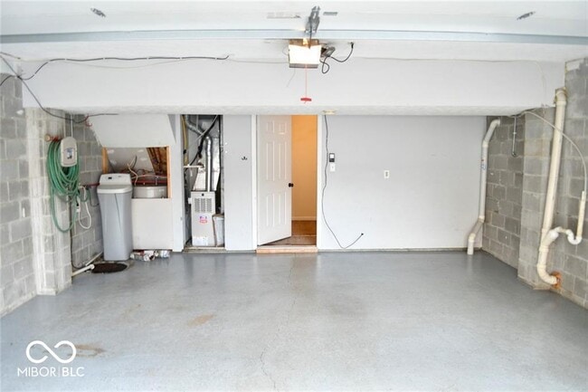 Building Photo - 516 E 10th St