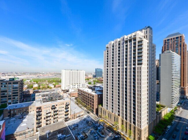 Building Photo - 1305 S Michigan Ave