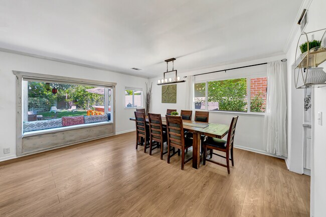 Building Photo - 7700 Oakdale Ave