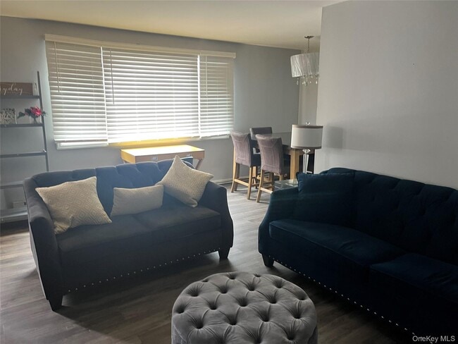 Building Photo - 27 N Rte 303