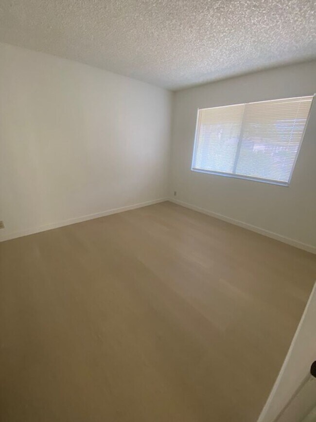 Building Photo - 1118 Woodridge Dr