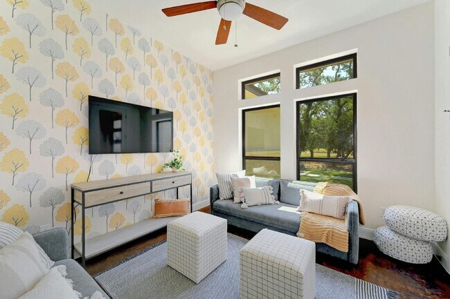 Building Photo - Spacious 4-Bed Oasis at this Canyon Lake Gem!