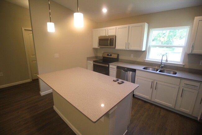 Building Photo - Beautiful 2020 3 Bed 2 Bath Palm Coast Hom...