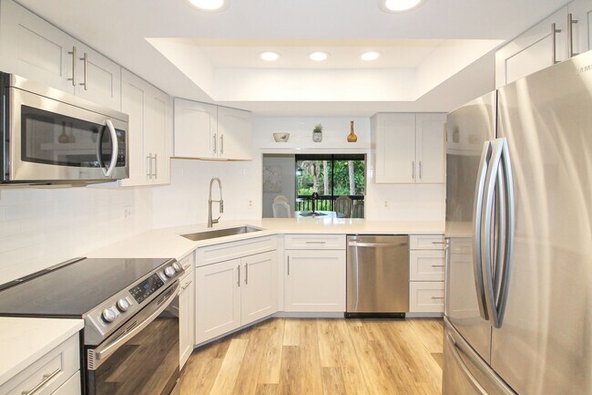 Building Photo - Pine Run Annual Condo for Rent