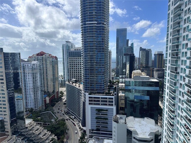Building Photo - 950 Brickell Bay Dr
