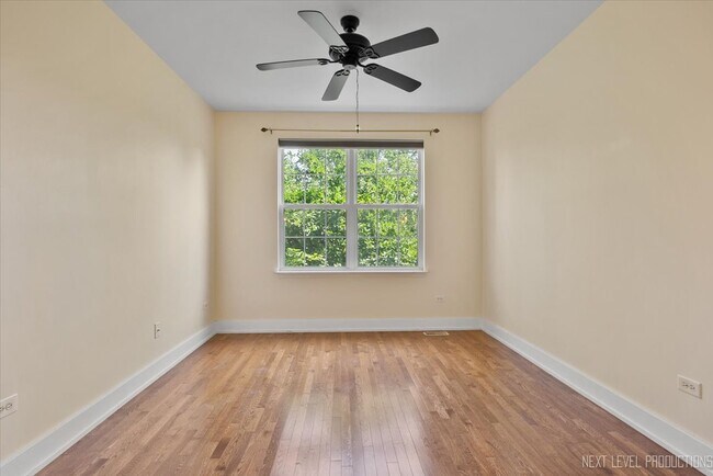 Building Photo - 910 Genesee Dr