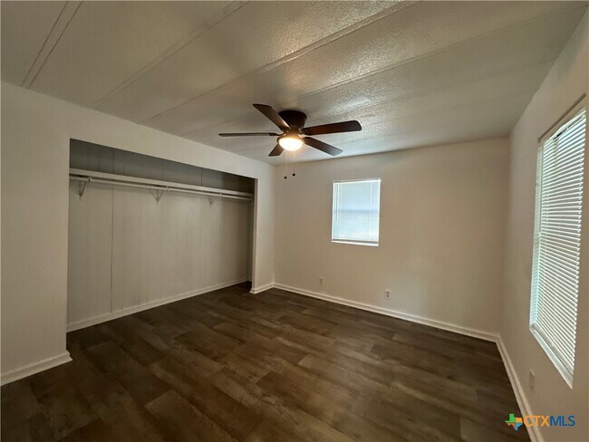 Building Photo - 311 Meadow Lake Dr