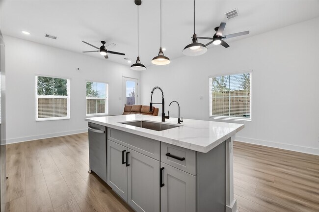 Building Photo - 314 Neyland St