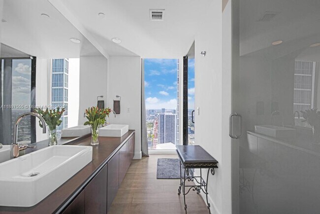 Building Photo - 1040 Biscayne Blvd