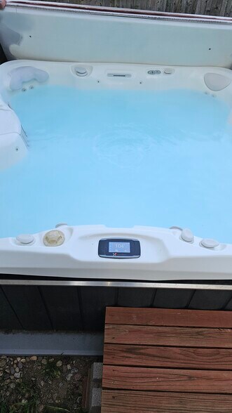 low maintenance hot tub - 6782 Swadley Court