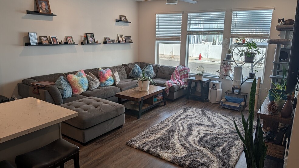 Building Photo - 11478 S Old Cedar Dr