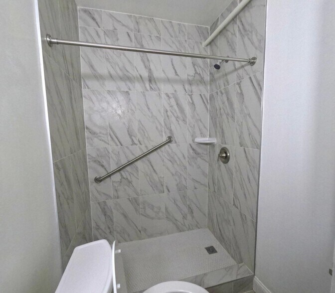 Building Photo - 4317 River Rd NW