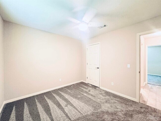 Building Photo - 10621 Creek Ridge Dr