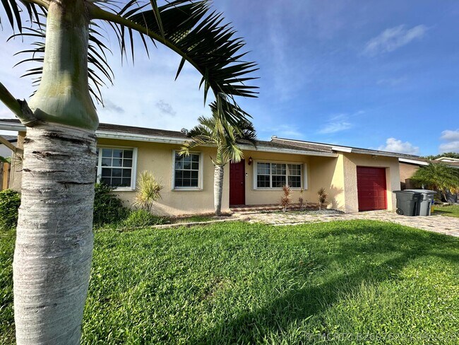 Building Photo - 9135 Saddlecreek Dr
