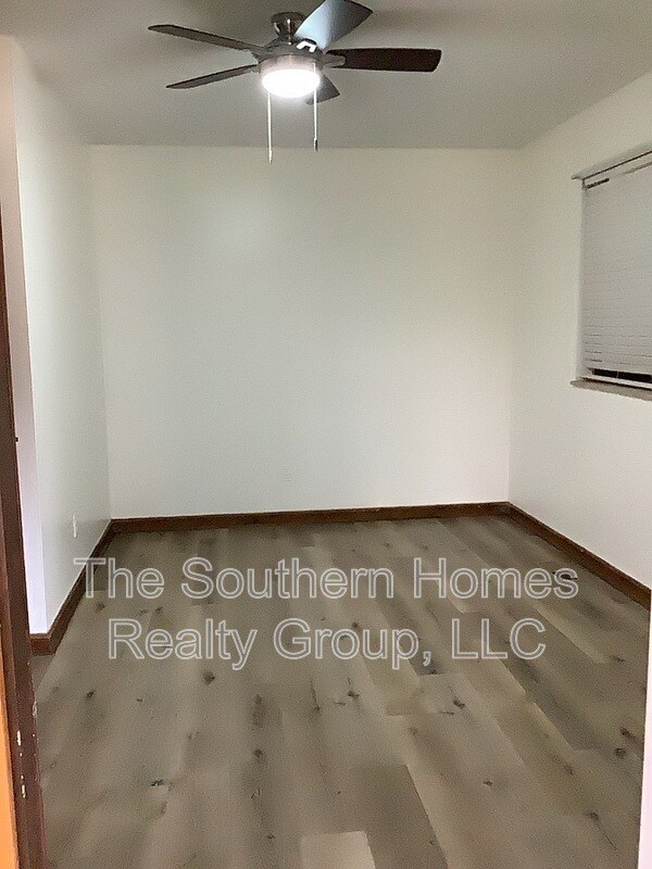 Building Photo - 1221 S Matlock Ave