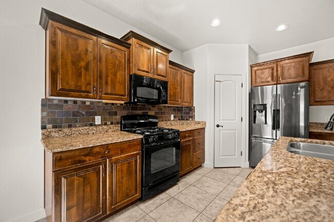 Building Photo - "Spacious 5-Bed Oasis with 3 Baths in Washington, UT – 3,171 Sq Ft of Comfort!"