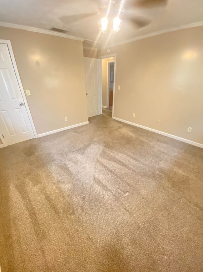 Building Photo - 206 Webb Rd