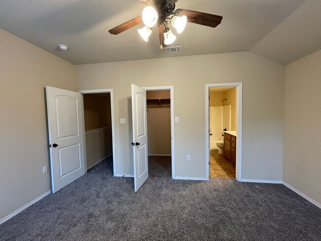 Building Photo - Townhome for rent