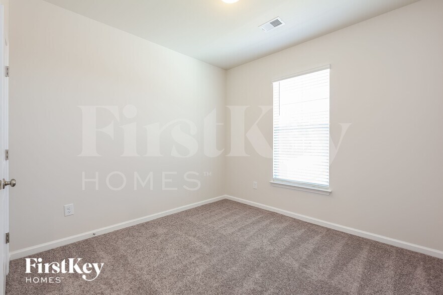 Building Photo - 14 Ramblehurst Rd