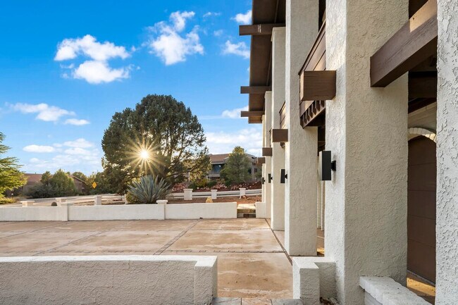 Building Photo - 32 San Patricio Dr