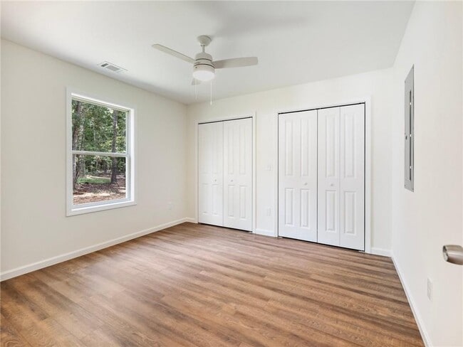 Building Photo - 8083 Beachwood Dr
