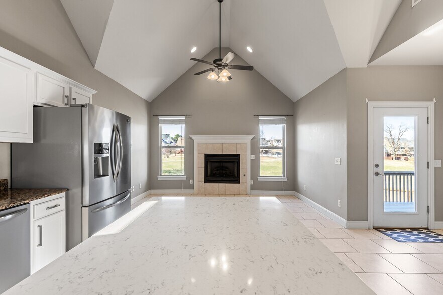 Building Photo - 1501 NE Dysart Woods Ln