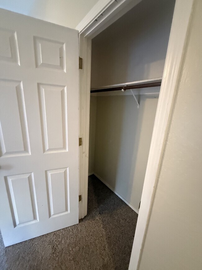 Building Photo - 488 Dogwood Dr