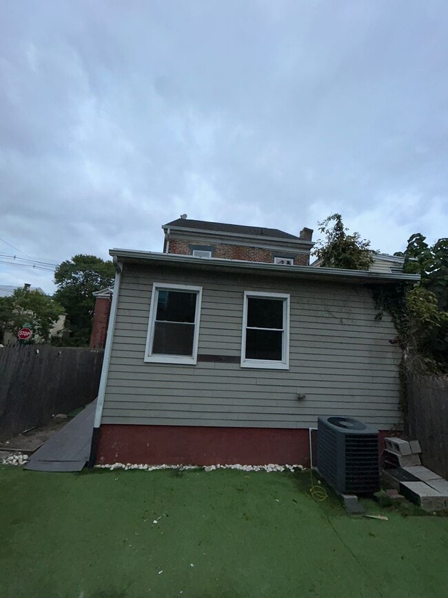 Building Photo - Cozy Home w/2 bath!