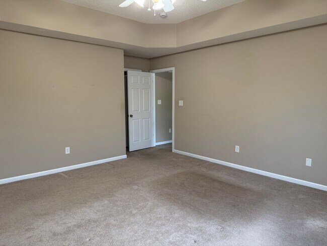 Building Photo - Lenoir City 37771 - 4 bedroom 2.5 bath - call Sharon Arnwine 865-313-7215