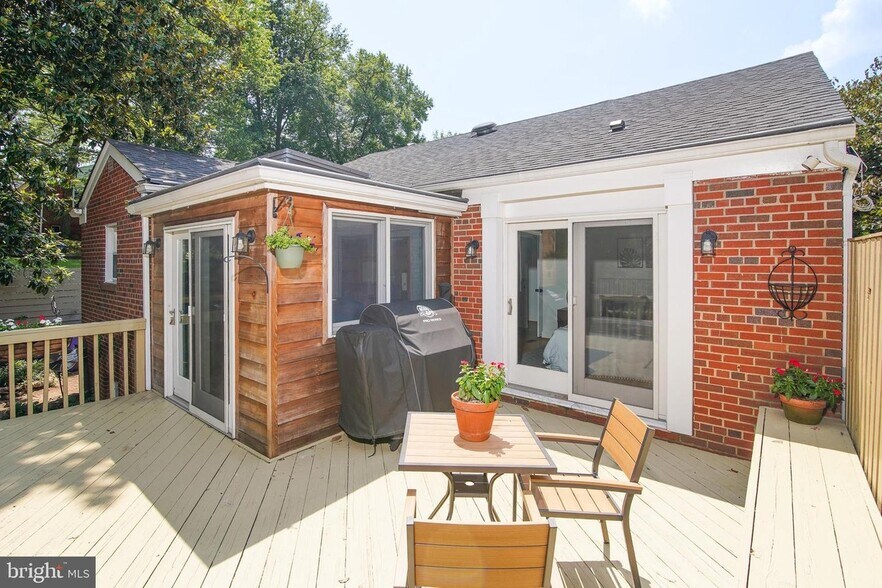 Building Photo - 5602 Hawthorne St