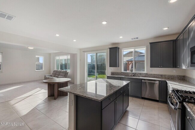 Building Photo - 6747 Ronaldinho Dr