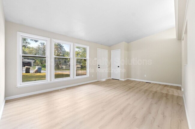 Building Photo - 1139 Lakeview Ave