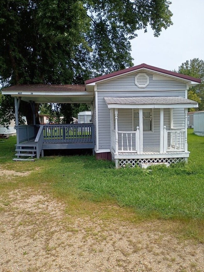 Building Photo - 407 Dawn Ave