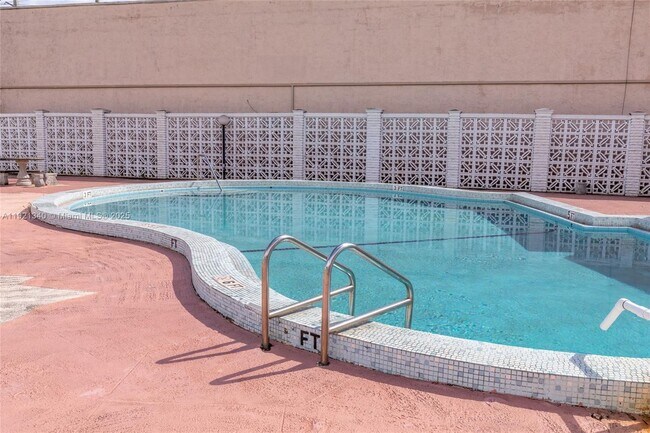 Building Photo - 16465 NE 22nd Ave