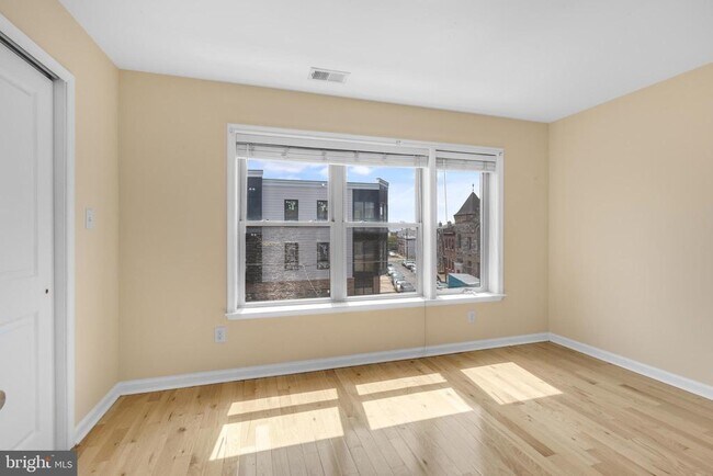 Building Photo - 2464 Frankford Ave