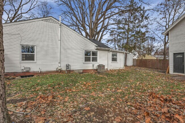Building Photo - Elegant College Avenue Residence in a Prime Columbus Location