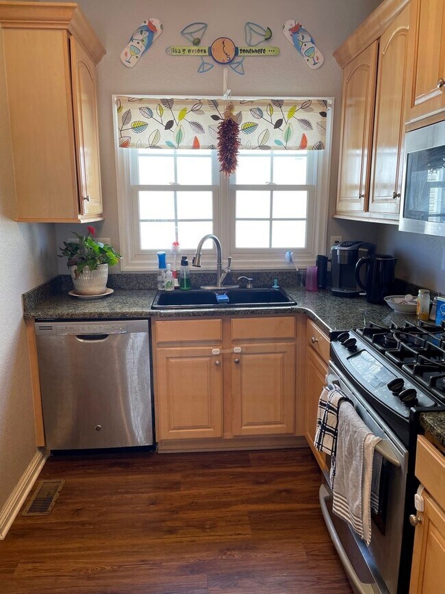 Building Photo - LYNNHAVEN SHORES