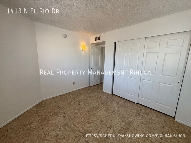 Building Photo - 1413 N El Rio Dr