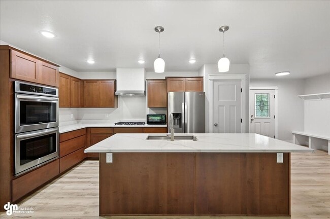 Building Photo - New & Upgraded 4BD Home!