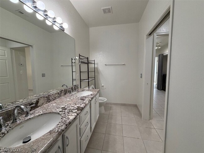 Building Photo - 900 Heavenly Hill Ct