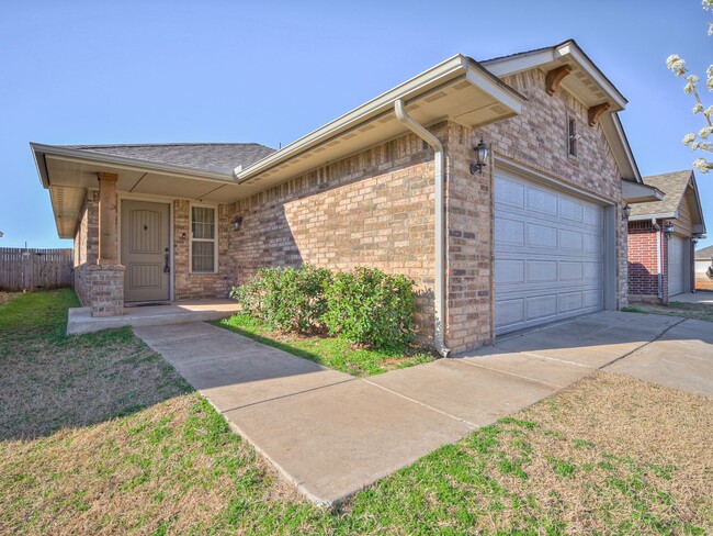 Building Photo - Newer Home in OKC