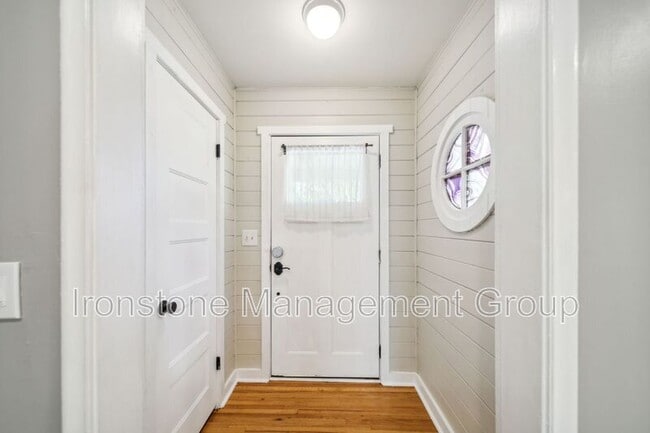 Building Photo - 1414 S Sandusky Ave