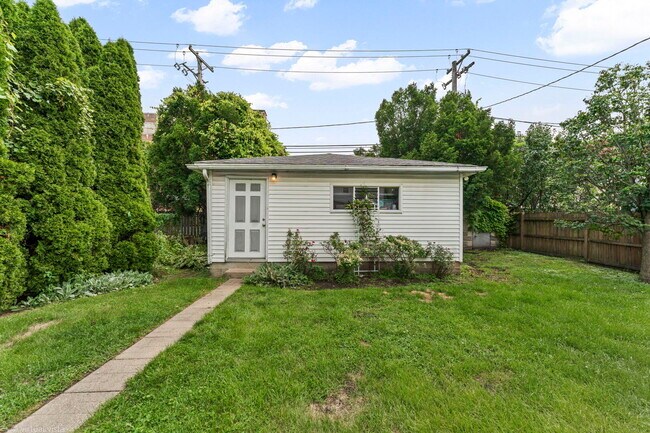 Building Photo - 759 Laurel Ave